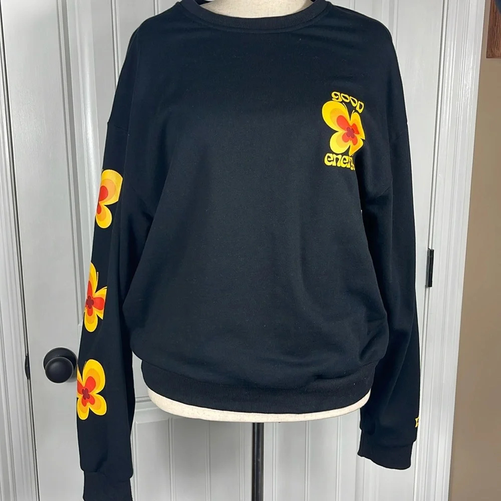 Petals and Peacock/70’S inspired sweatshirt Good Energy Sz XL